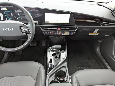New 2026 Kia Niro EX FWD image 14