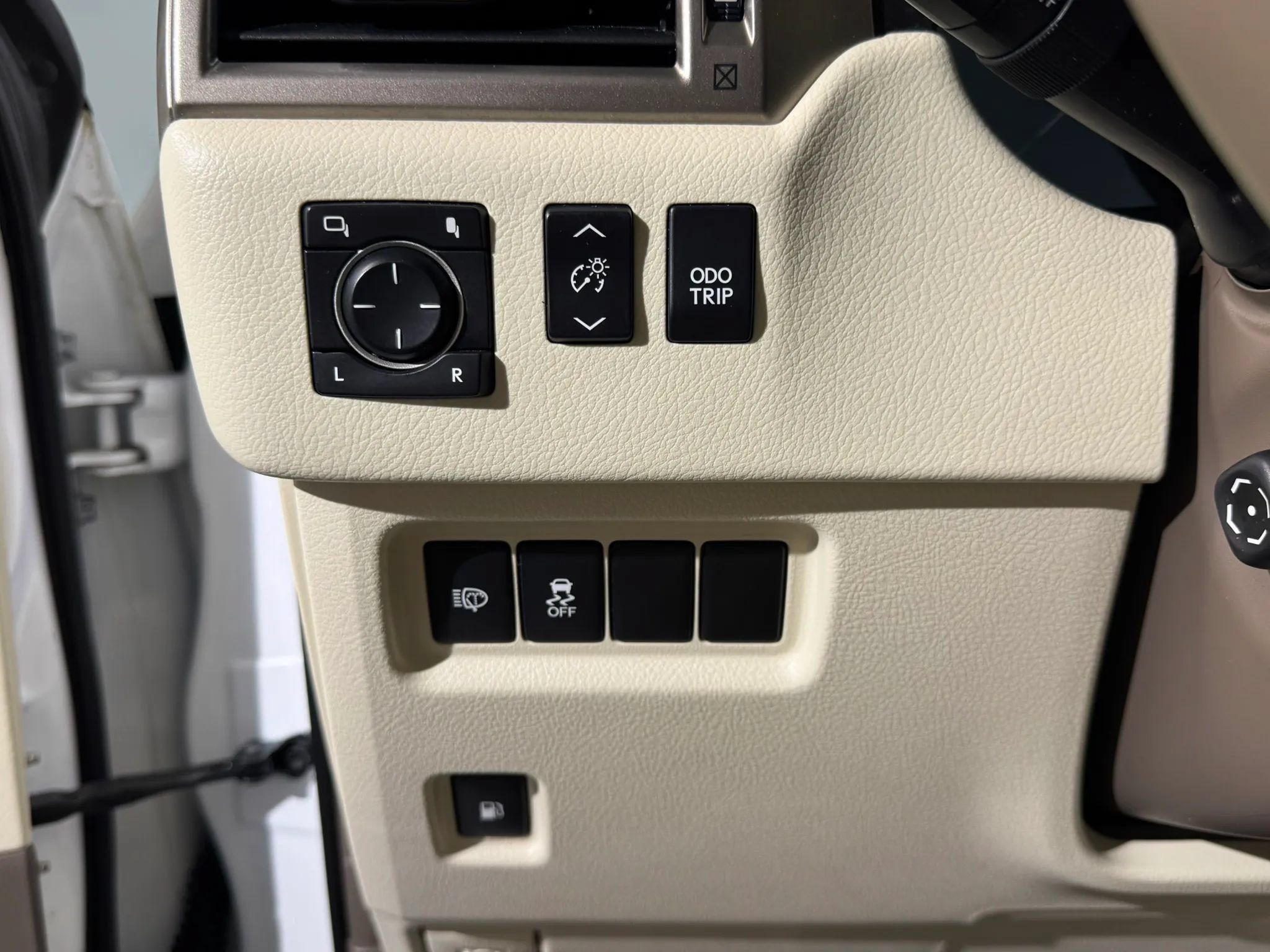Used 2015 Lexus GX 460 w/ Premium Package AWD/4WD image 9