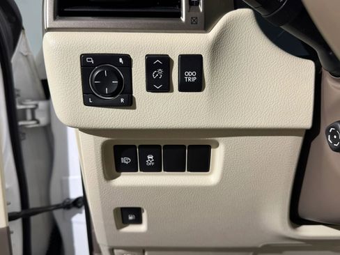 Used 2015 Lexus GX 460 w/ Premium Package AWD/4WD image 9