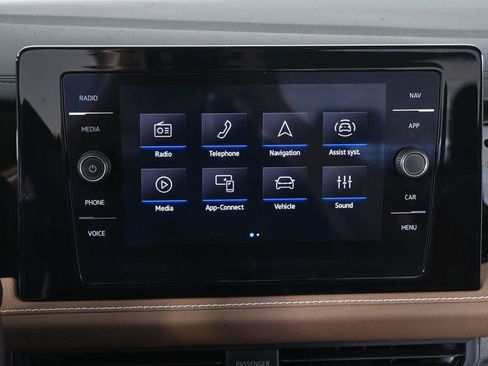 Used 2025 Volkswagen Jetta SEL FWD image 14