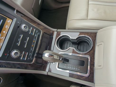 Used 2017 Lincoln Navigator Select image 20