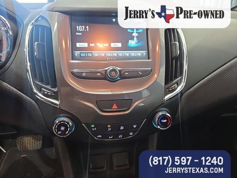 Used 2018 Chevrolet Cruze LT w/ Redline Edition FWD image 10