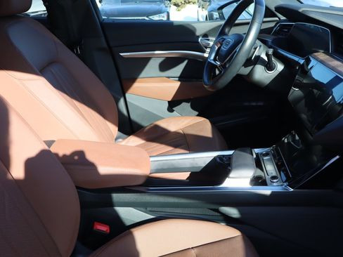 Used 2021 Audi e-tron Premium Plus w/ Premium Plus Package image 20
