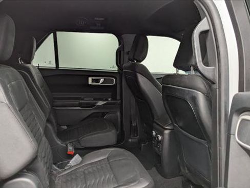 Used 2020 Ford Explorer XLT image 17
