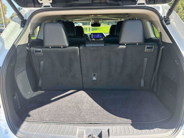 Used 2026 Toyota Highlander Limited AWD/4WD image 12