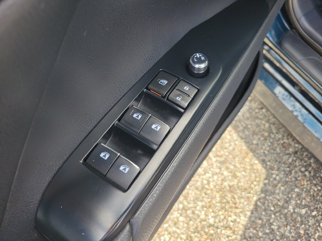 Used 2020 Toyota Camry XLE w/ Navigation Package FWD image 13