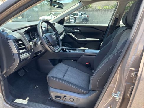 Used 2025 Nissan Rogue SV FWD image 29