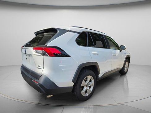 Used 2019 Toyota RAV4 LE w/ Carpet Mat Package AWD/4WD image 4