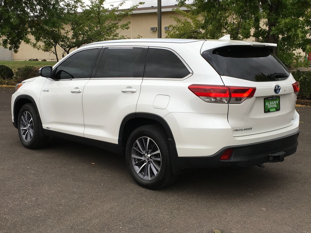 Used 2019 Toyota Highlander XLE AWD/4WD image 4