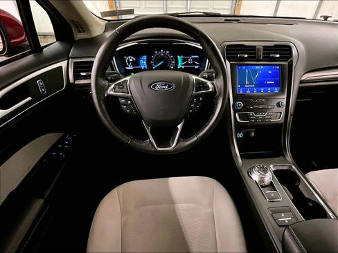 Used 2020 Ford Fusion SE w/ Equipment Group 151A FWD image 5