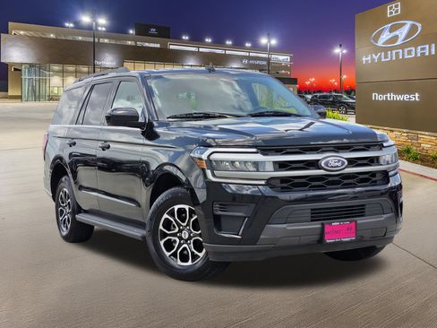 Used 2024 Ford Expedition XLT RWD image 3