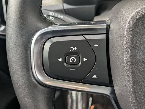 Certified 2023 Volvo XC40 B5 Plus w/ Protection Package Premier AWD/4WD image 18