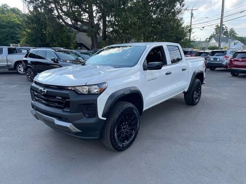 Certified 2024 Chevrolet Colorado Trail Boss w/ Technology Package AWD/4WD image 1