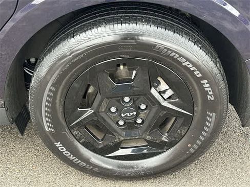 Used 2025 Kia Carnival image 5