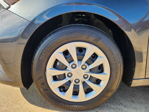 Used 2023 Kia Forte LX image 11