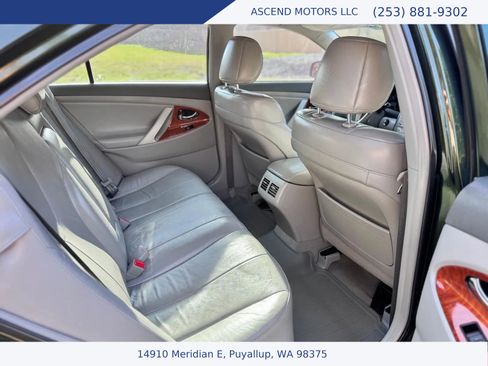 Used 2011 Toyota Camry Hybrid Sedan 4D image 10