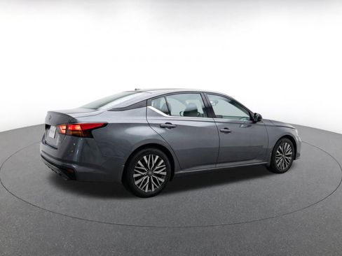 Used 2025 Nissan Altima 2.5 SV FWD image 7