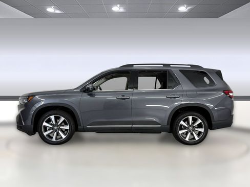 Used 2024 Honda Pilot Touring image 2