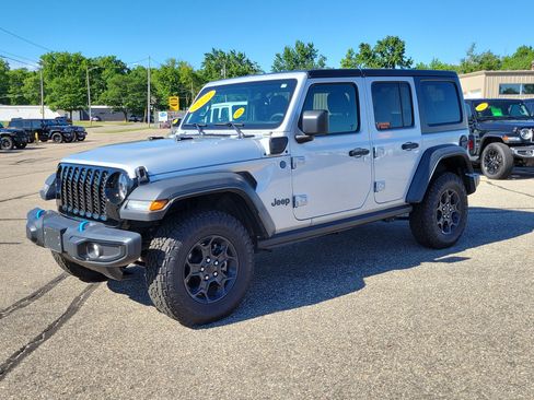 Used 2023 Jeep Wrangler Unlimited w/ 8.4" Radio Group AWD/4WD image 2