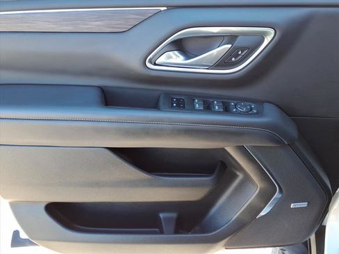 Used 2022 Chevrolet Suburban Z71 w/ Luxury Package image 17