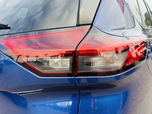 Used 2022 Nissan Rogue SV image 9