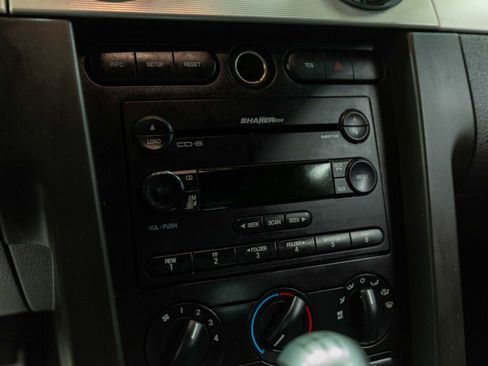 Used 2005 Ford Mustang GT Premium image 8