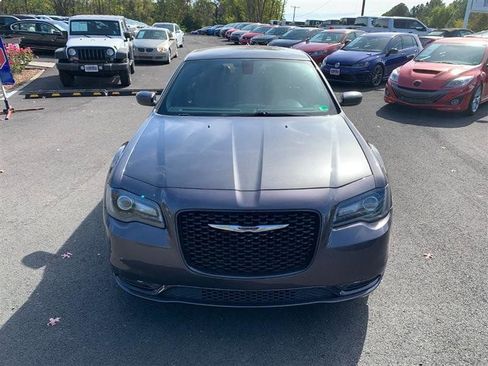Used 2018 Chrysler 300 S image 11