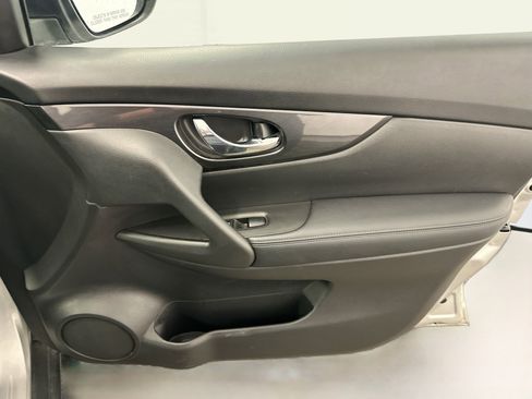 Used 2018 Nissan Rogue SV w/ Premium Package AWD/4WD image 34
