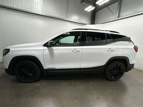 Used 2021 GMC Terrain SLE w/ Driver Convenience Package image 2