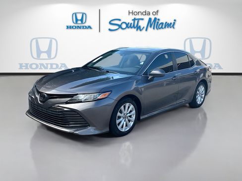 Used 2020 Toyota Camry LE FWD image 3