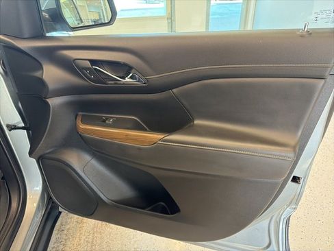 Used 2023 GMC Acadia SLE w/ Driver Convenience Package image 41