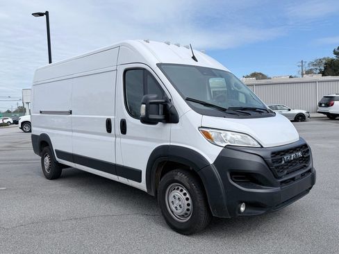Used 2024 RAM ProMaster 2500 w/ Convenience Group FWD image 2
