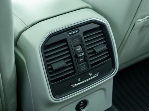Certified 2022 Porsche Macan S AWD/4WD image 42