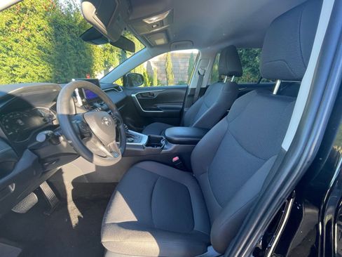 Used 2025 Toyota RAV4 LE image 27