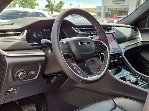 Used 2025 Jeep Grand Cherokee L Limited AWD/4WD image 10