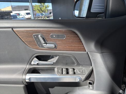 Used 2026 Mercedes-Benz GLB 250 4MATIC image 13