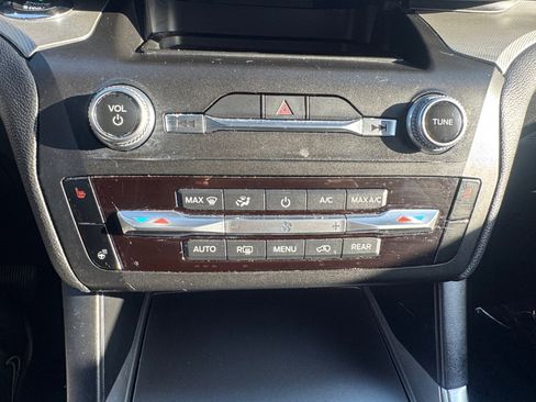 Used 2020 Ford Explorer XLT w/ Equipment Group 202A image 18