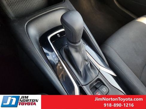 Used 2021 Toyota Corolla LE image 22