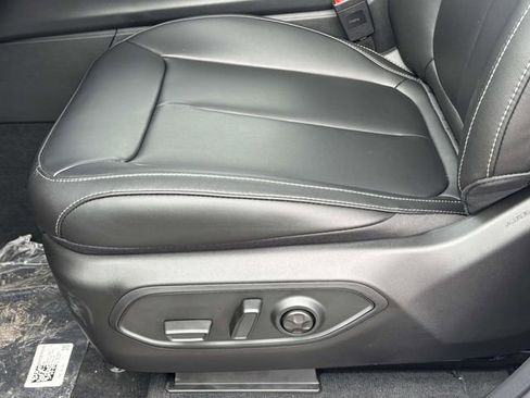 New 2026 Jeep Grand Cherokee L Limited w/ Limited Altitude Package AWD/4WD image 15