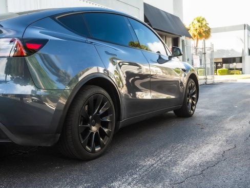 Used 2023 Tesla Model Y AWD image 6