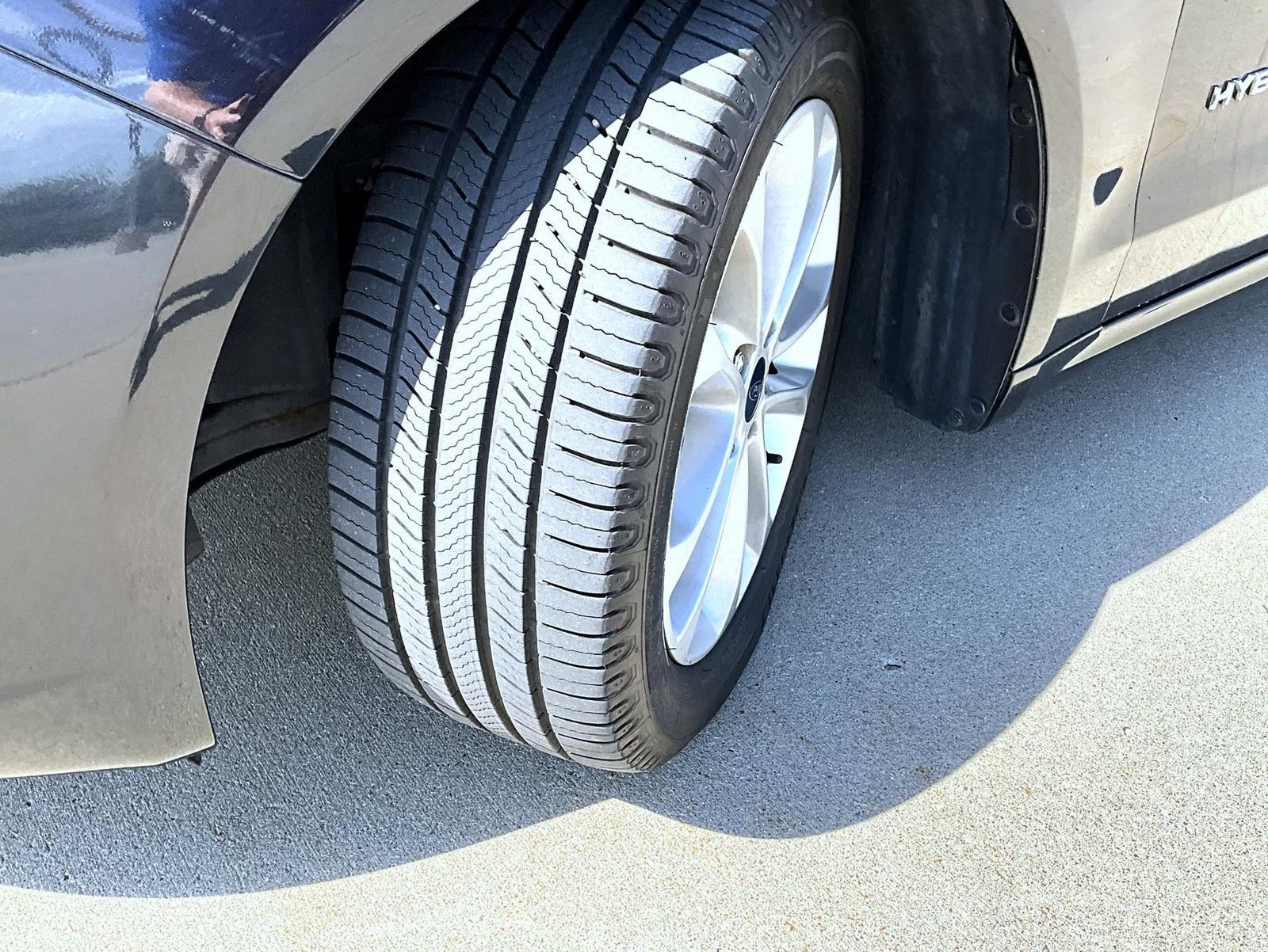Used 2019 Ford Fusion SE FWD image 26