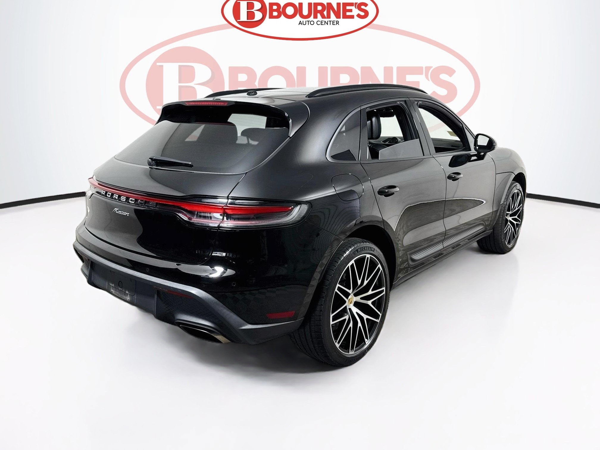 Used 2023 Porsche Macan AWD/4WD image 11