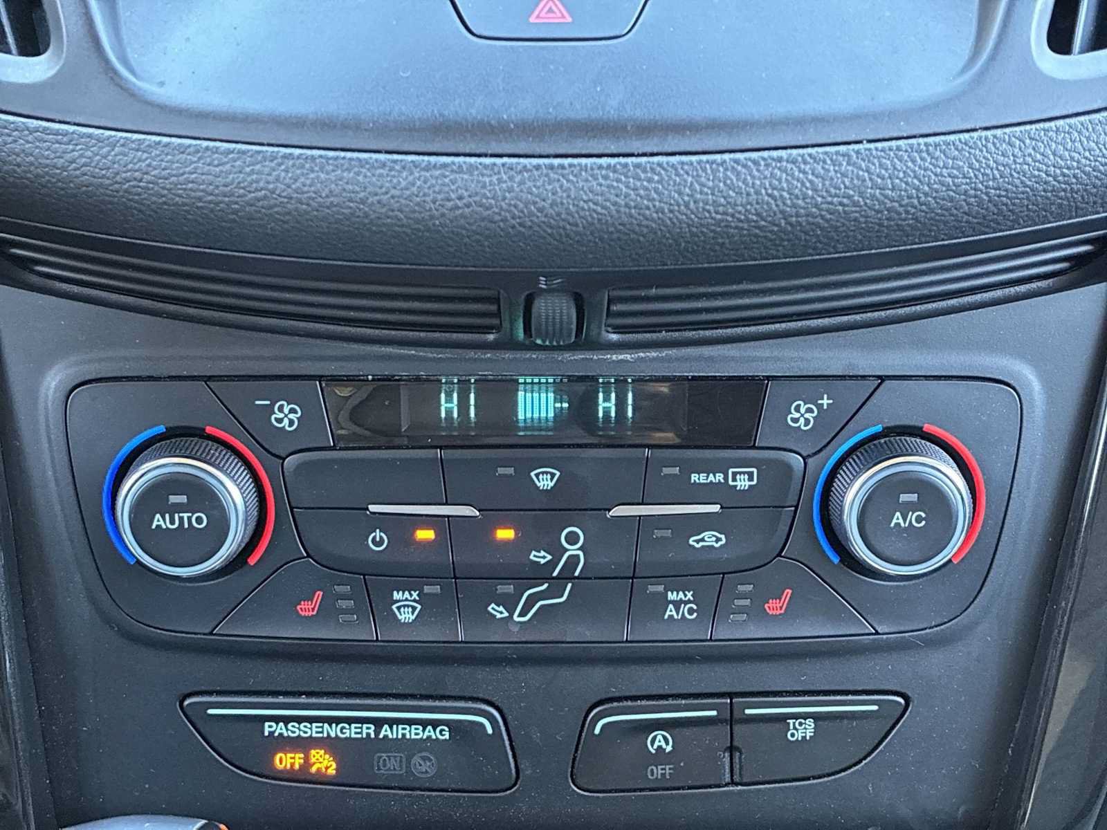 Used 2017 Ford Escape SE w/ Equipment Group 201A AWD/4WD image 16