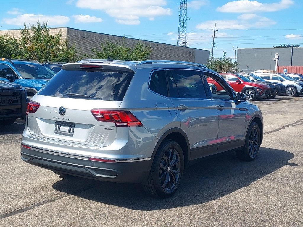 Certified 2023 Volkswagen Tiguan SE w/ Panoramic Sunroof Package AWD/4WD image 8