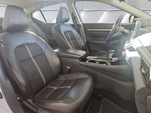 Used 2024 Nissan Altima 2.5 SR image 14