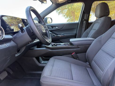 Used 2025 Chevrolet Equinox LT FWD image 28