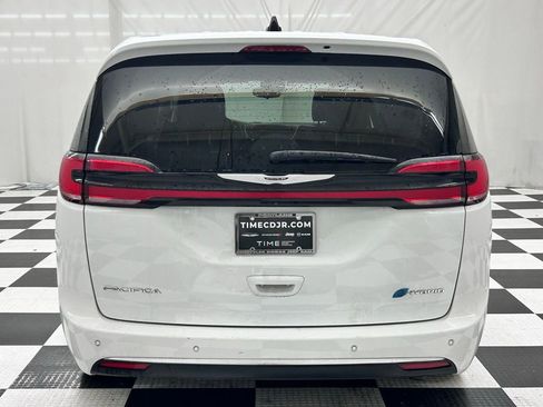 Used 2024 Chrysler Pacifica Limited FWD image 7