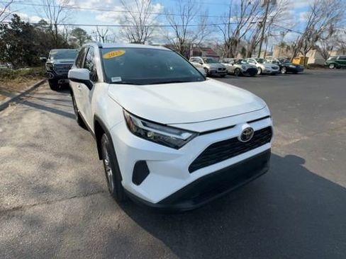 Used 2025 Toyota RAV4 XLE image 5