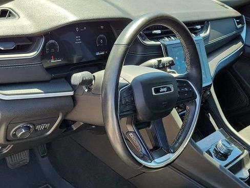 Used 2024 Jeep Grand Cherokee Altitude AWD/4WD image 9