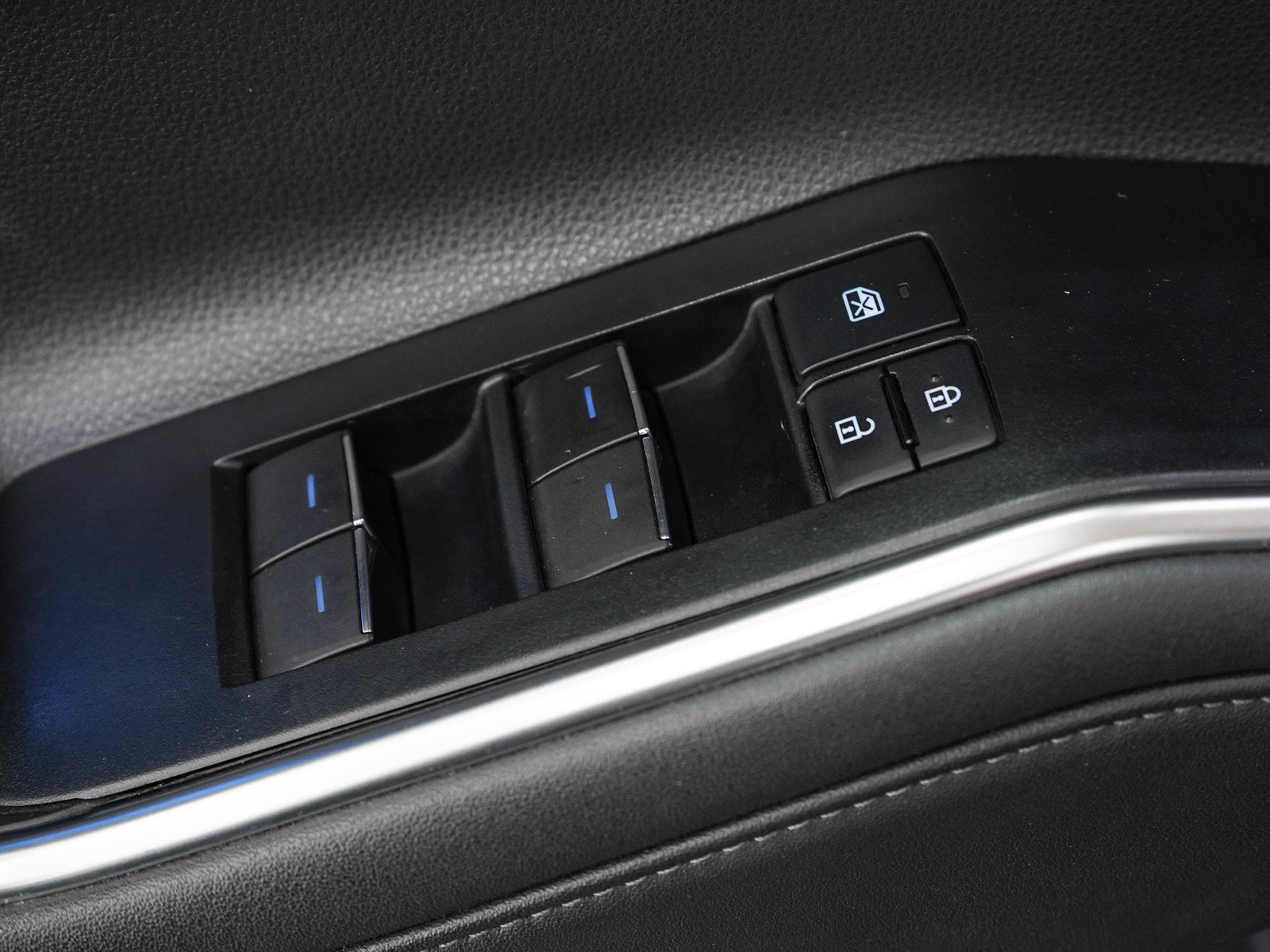 Used 2021 Toyota Highlander Platinum AWD/4WD image 23